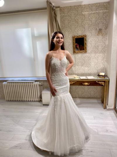 Derin V Yaka Dantel İşlemeli Kuyruklu Balık Gelinlik