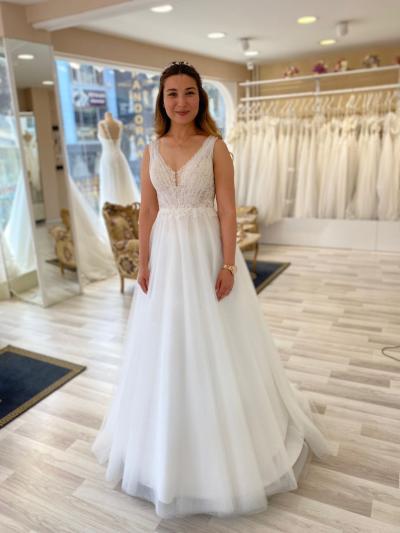 Kalın Askılı V Yaka İşlemeli Fransız Dantel Dizaynlı Helen Gelinlik