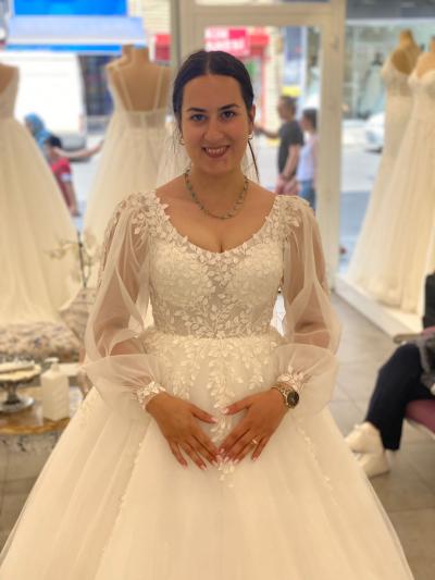 Uzun Tül Kollu Yuvarlak Yaka Gelinlik Modeli