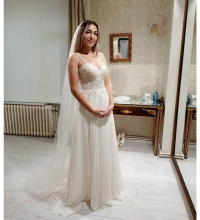 Zarif Dantel Dizaynlı İpek Şifon Etekli Helen Gelinlik 